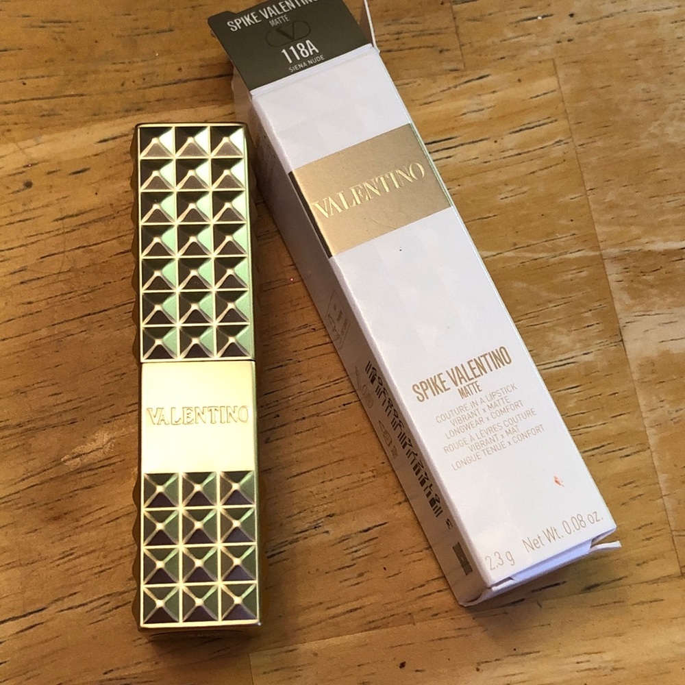 Valentino Spike Valentino Matte Lipstick Shade 118A Siena Nude 2.3g NIB